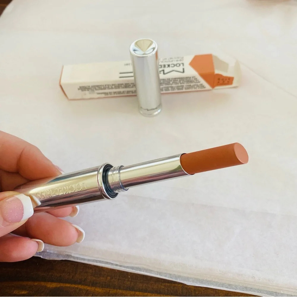 MAC NIB Locked Kiss 24‎ HR Lipstick 68 Teaser